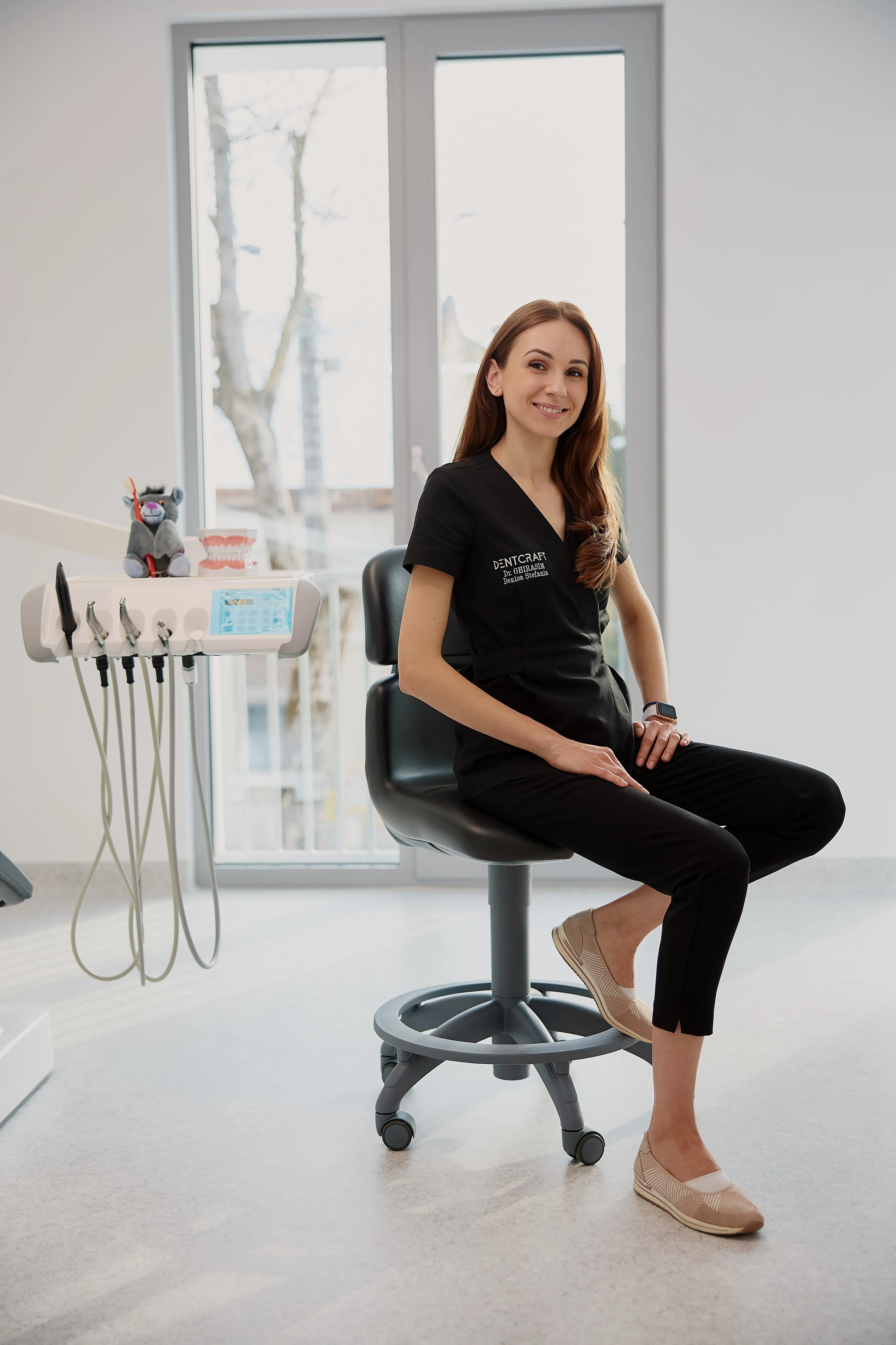 Dr. Ghirasim Denisa-Stefania - medic stomatolog specializata in stomatologie pediatrica la DENTCRAFT Satu Mare
