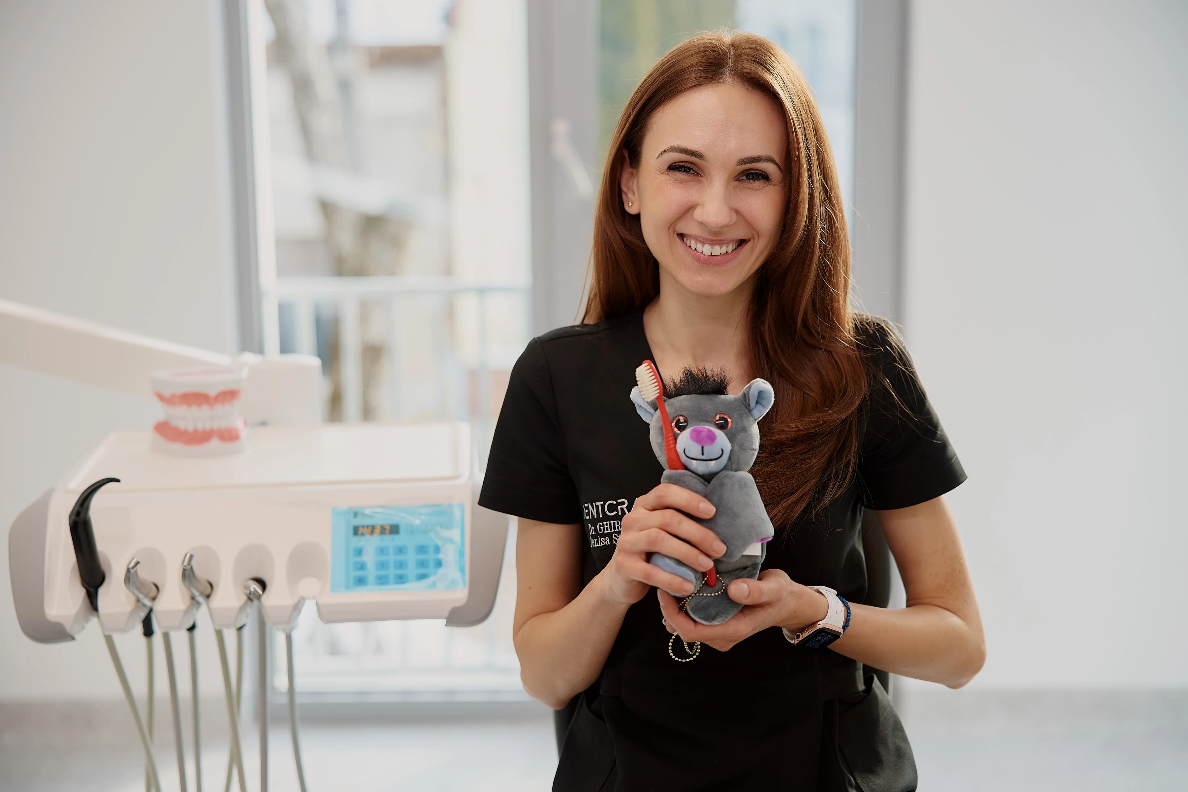 Dr. Ghirasim Denisa-Stefania in cabinetul DENTCRAFT - tratamente stomatologice pentru copii