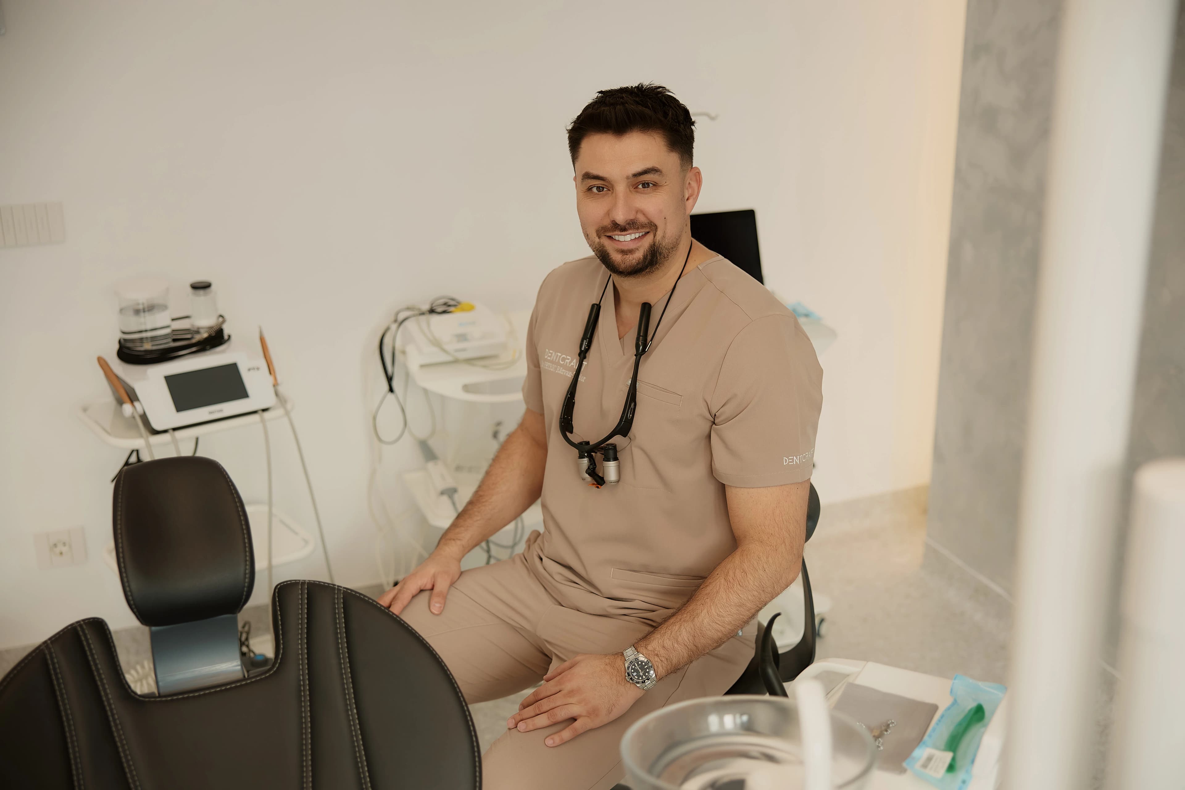 Dr. Petric Razvan-Tudor - medic stomatolog principal DENTCRAFT Satu Mare specializat in implantologie