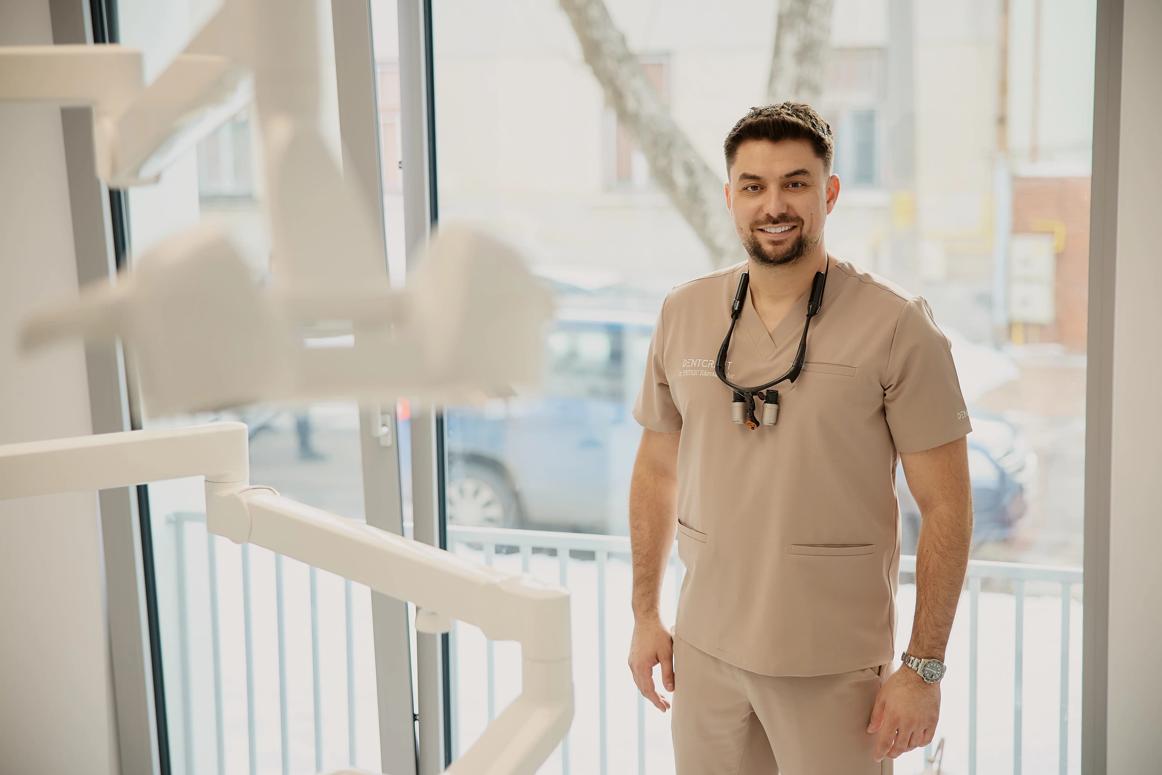 Dr. Petric Razvan-Tudor - tratamente de protetica dentara la clinica DENTCRAFT Satu Mare