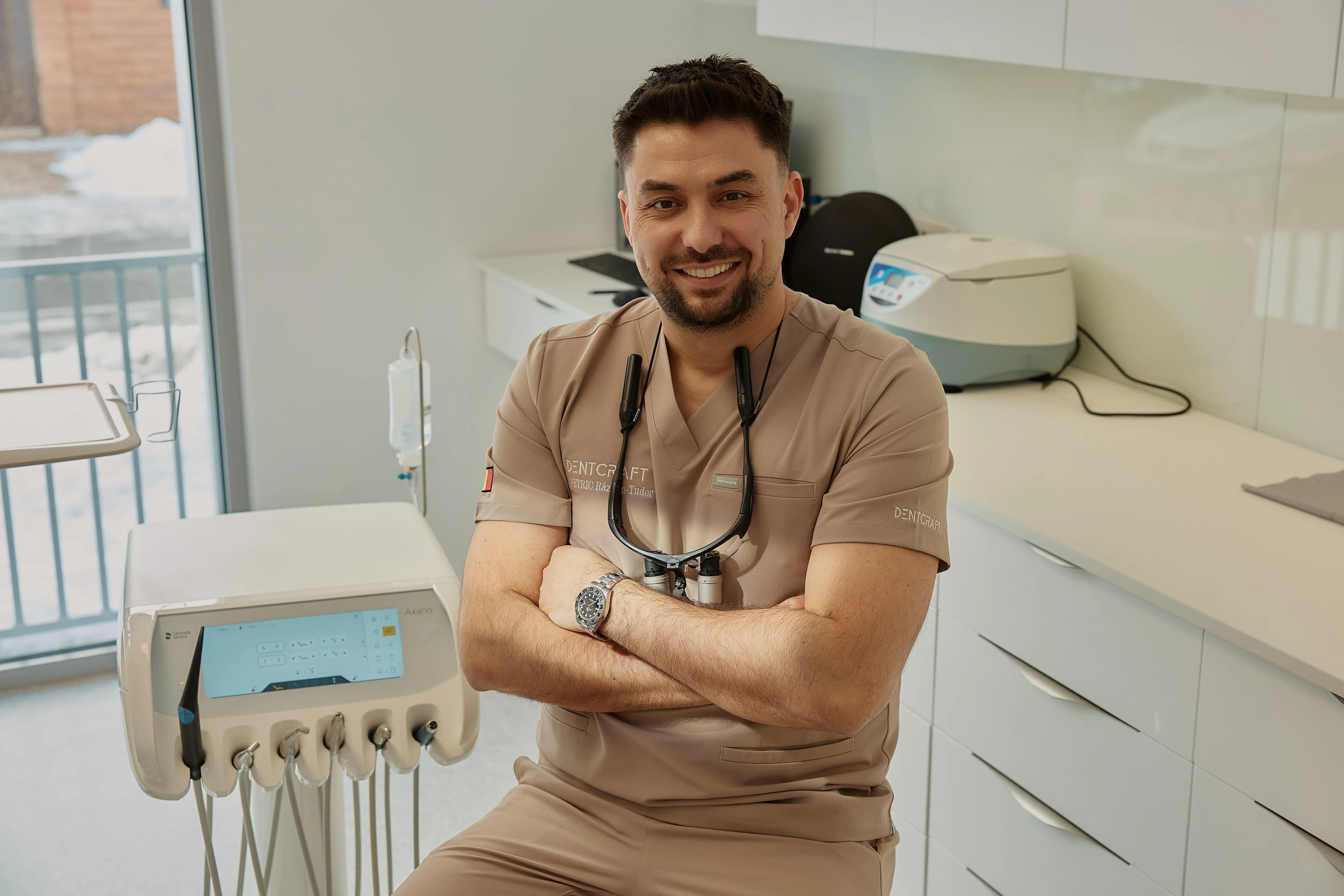 Dr. Petric Razvan in cabinetul DENTCRAFT - lucrari de protetica dentara si coroane